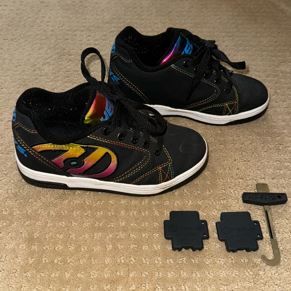 Authentic Heelys skate sneakers!